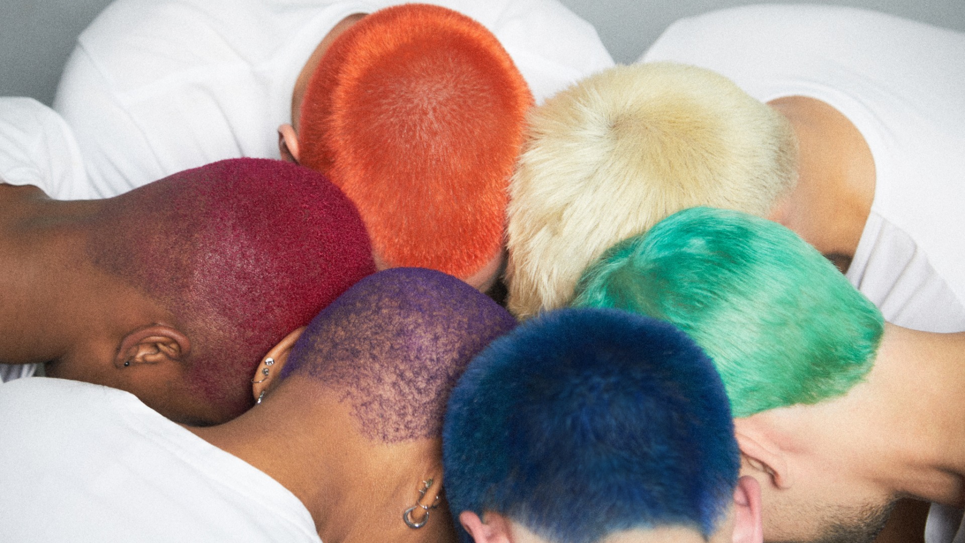 英式理髮廳SCULPTOR BARBER推出六彩髮色新形像照，邀請大家一起驕傲地展現自己！