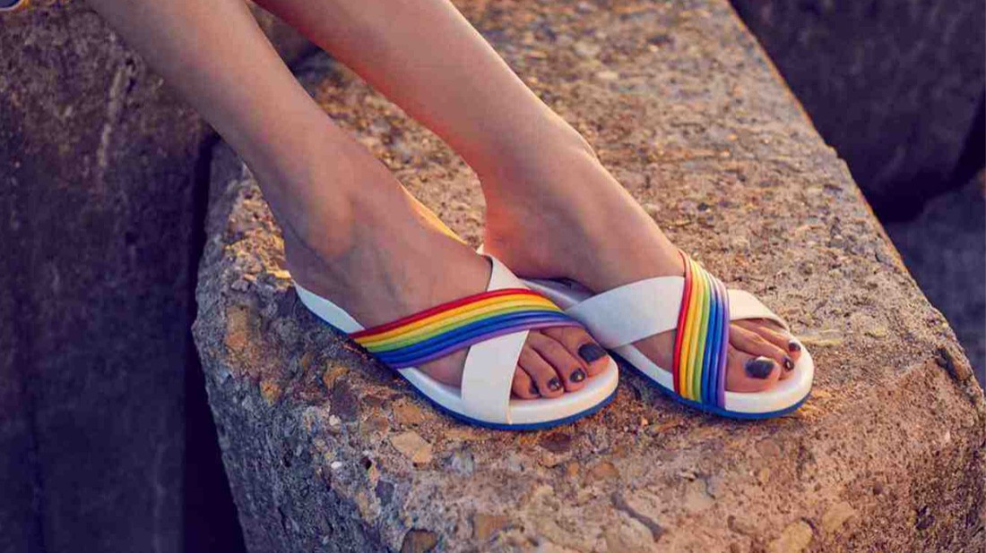 選物》穿上DNA bien - Cumulus 彩虹拖鞋，踏出輕盈好心情！